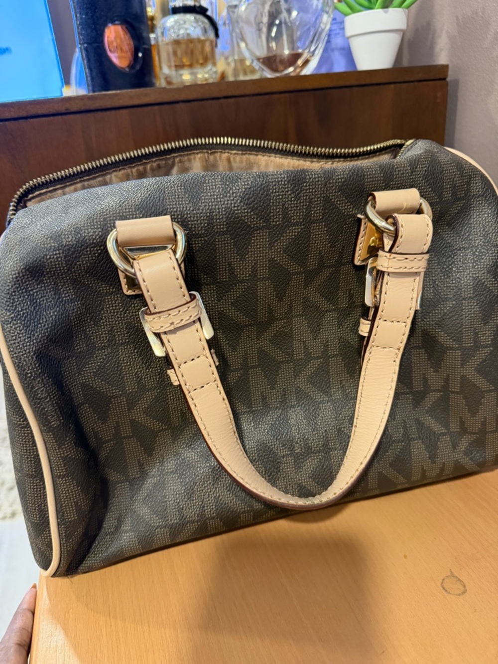 Michael Kors monogrammed Grayson Satchel - Picture 5 of 7